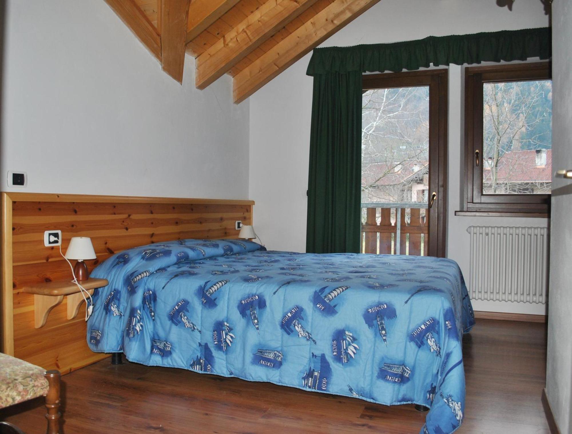 La Pineta - Appartamenti In Villetta Pinzolo Exteriör bild